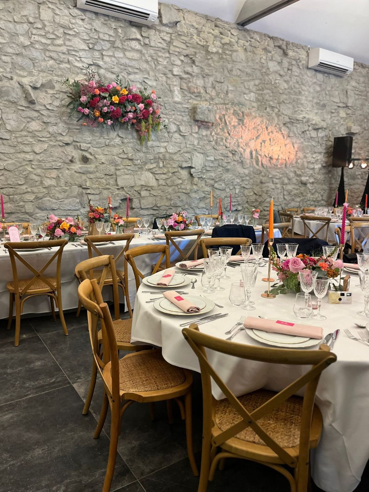 Salle de réception décorée pour un mariage — Château de Chanxhe